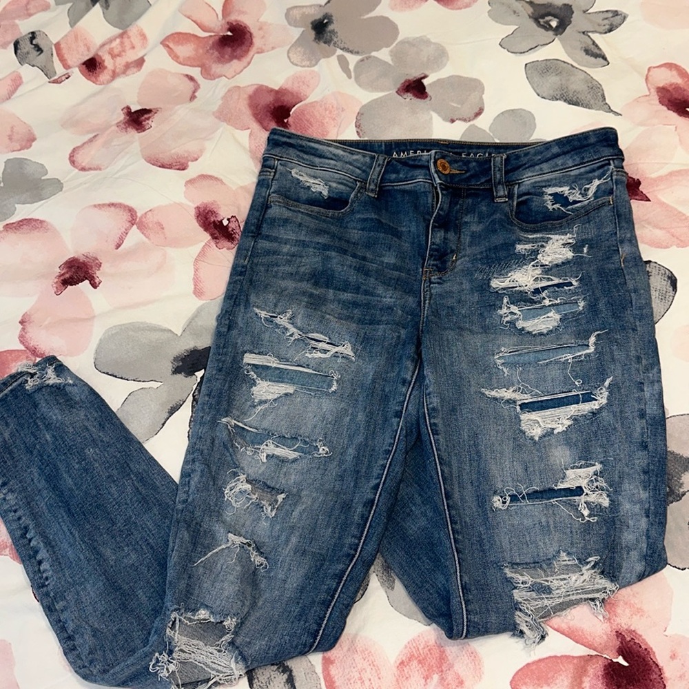 American Eagle hi rise destroyed jegging. Size 10
